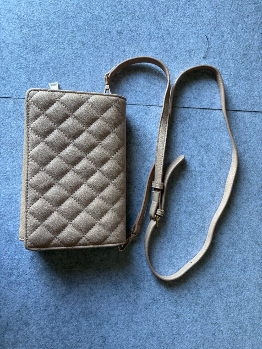 Purse with detachable straps